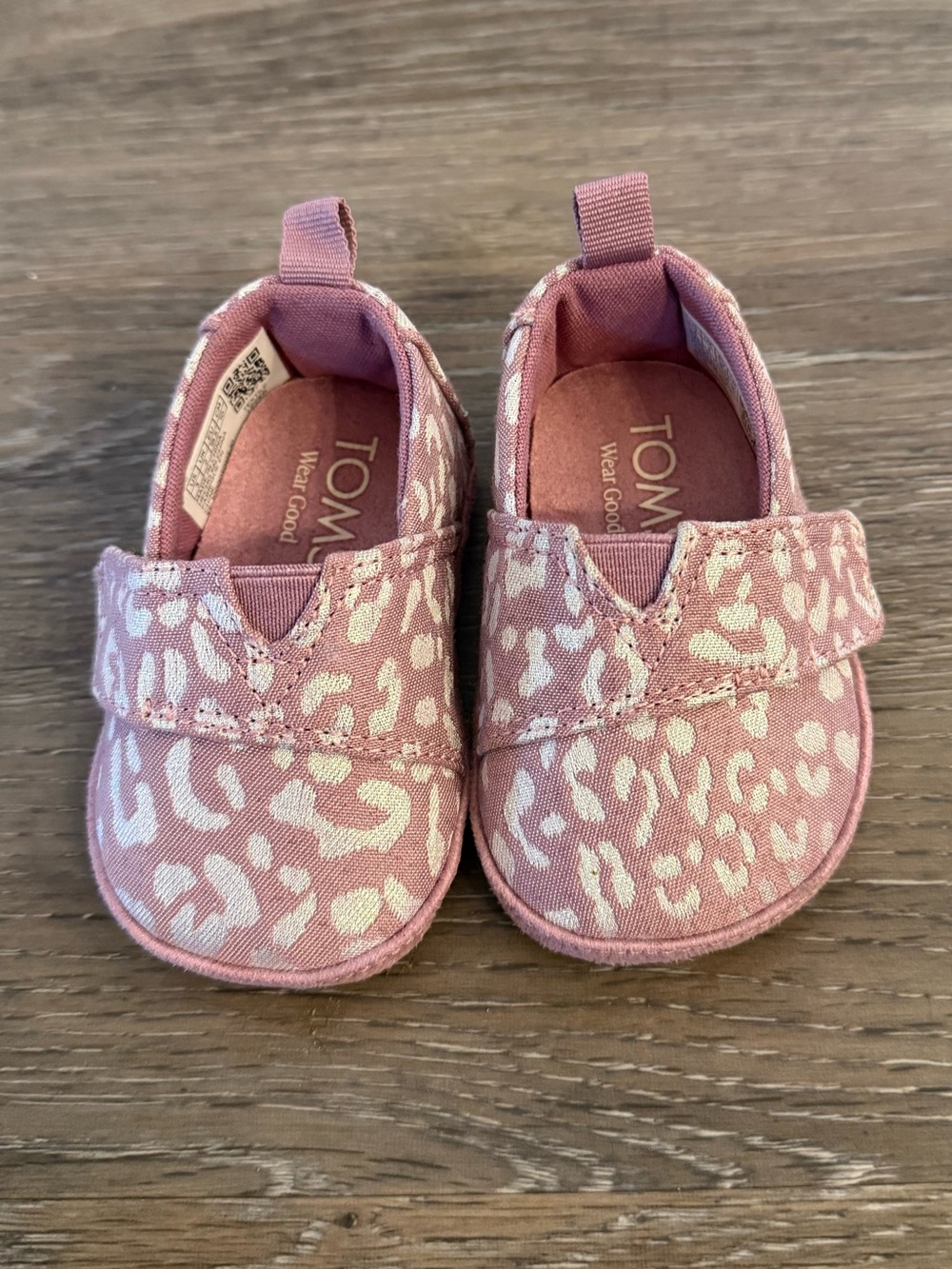 Tom’s crib shoes pink leopard print size 3 baby